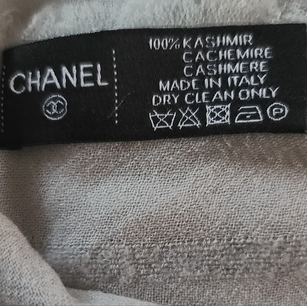 ✨ Gray & Black Cashmere Chanel Scarf ✨ - Picture 4 of 6